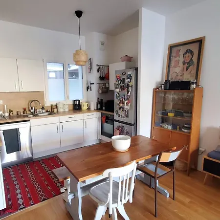 Δωμάτια σε οικογενειακή κατοικία Casa 308 - Chambre Lumineuse Sur Terrasse *